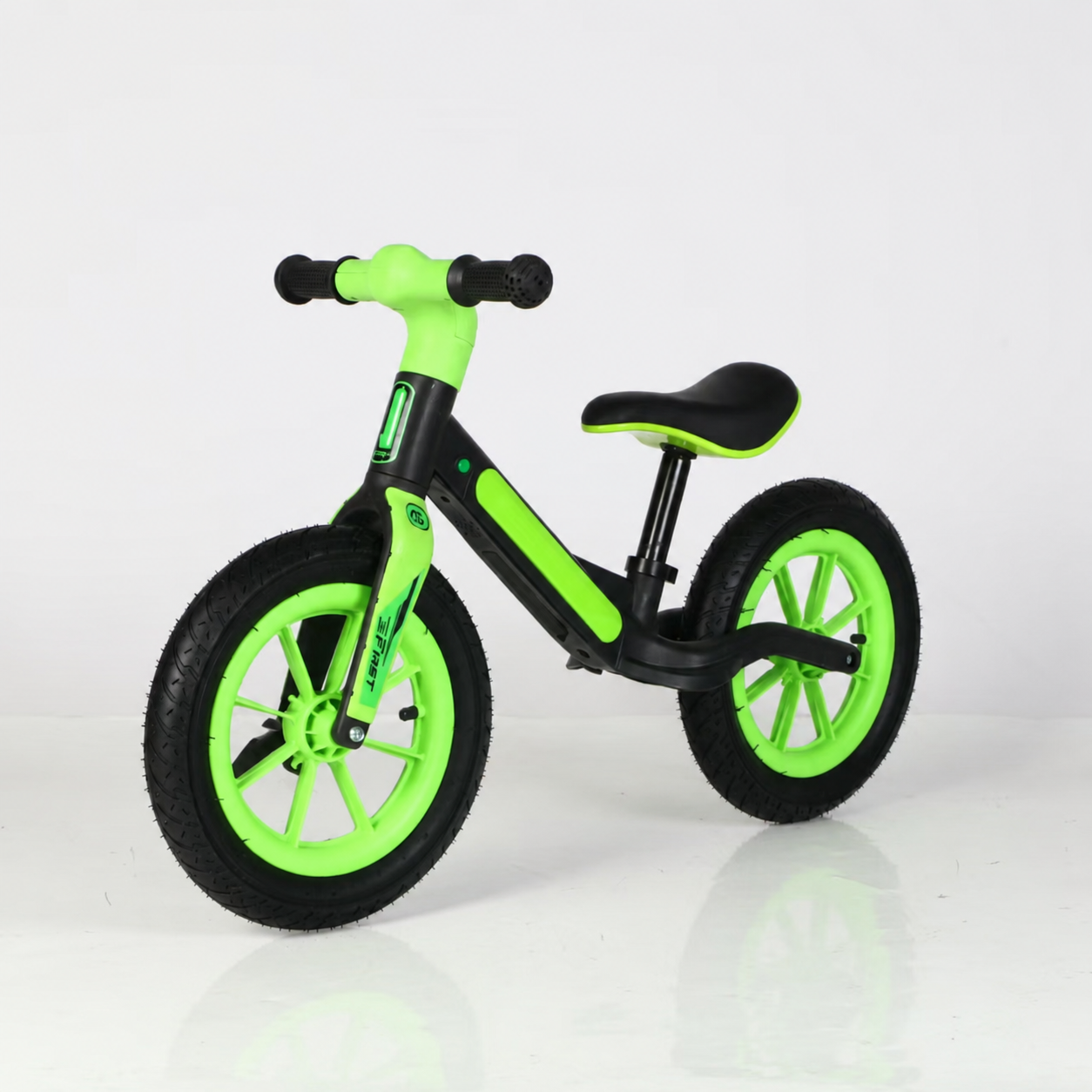 Bicicletă de echilibru Ludiro 12 inch verde, cu lumini LED și sunete, 2-5 ani - LUDIRO
