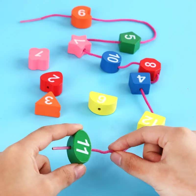 Ceas Educativ din lemn pentru Copii, Cifre Detasabile, Puzzle si Joc de Snuruit, Pinguin, + 3 Ani - LUDIRO