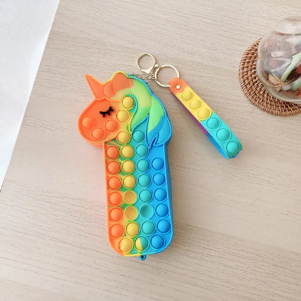 Jucarie Interactiva Antistres Tip Penar Pop IT NOW din Silicon, Cu Fermoar si Curea, Unicorn XXL, 20.4x4.5x10.2 cm, Multicolor - LUDIRO
