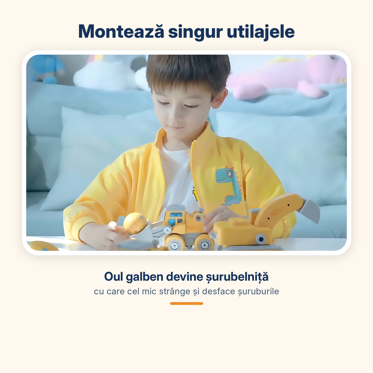 Copil care montează utilajele de construcții cu șurubelnița-ou inclusă