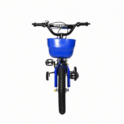 Vedere frontală a bicicletei pentru copii LUDIRO de 14 inch, alb-albastră, cu coș frontal și roți ajutătoare.