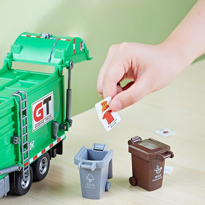 Joc de sortare a cartonașelor în pubelele camionului de reciclare