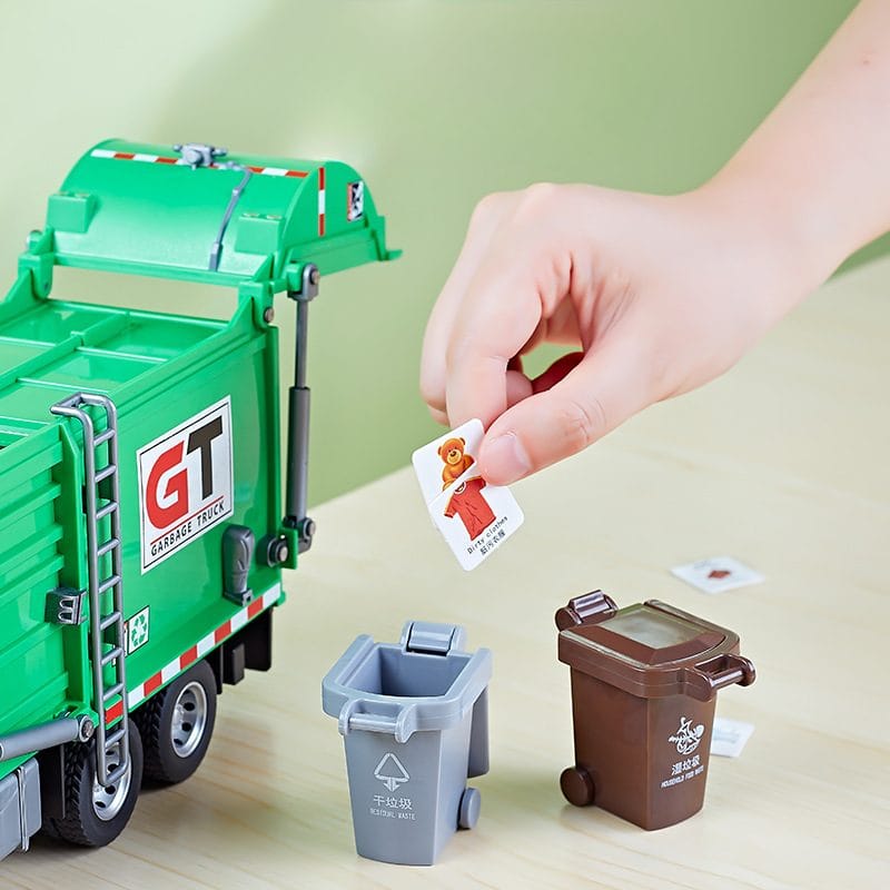 Joc de sortare a cartonașelor în pubelele camionului de reciclare