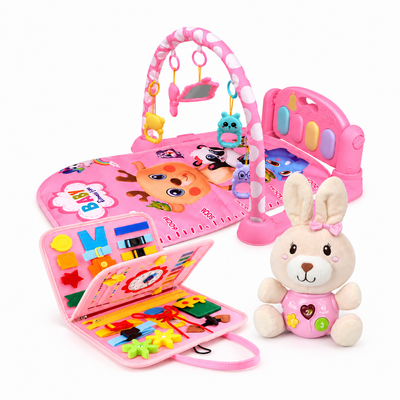 Pachet Bebe Curios Roz – Centru de Activități cu Pian + Carte Senzorială Roz + Iepuraș Muzical — toate produsele incluse, pe fundal alb.