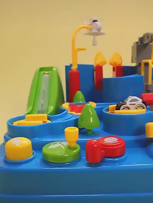 Încărcați videoclipul: Pista de Curse cu Obstacole, 2 Masinute de Aventura, 6 Butoane cu Functii, 23x23x17.5 Cm, Multicolor, + 3 Ani