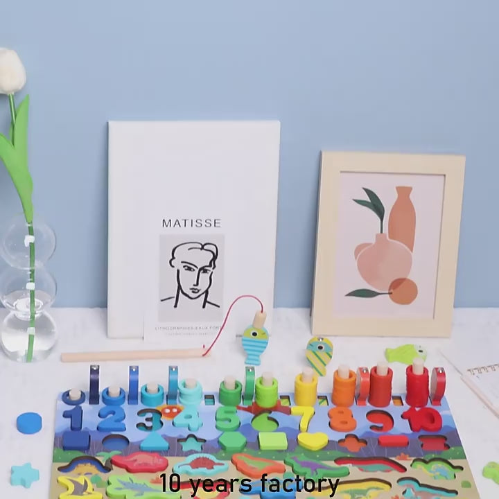 Încărcați videoclipul: Jucarie Educativa Multifunctionala Montessori, Puzzle din Lemn cu Cifre, Forme, Animale, Dinozauri si Vehicule pentru Dezvoltarea Cognitiva, Ideal pentru Copii Prescolari, 40x22.5 Cm, + 3 Ani
