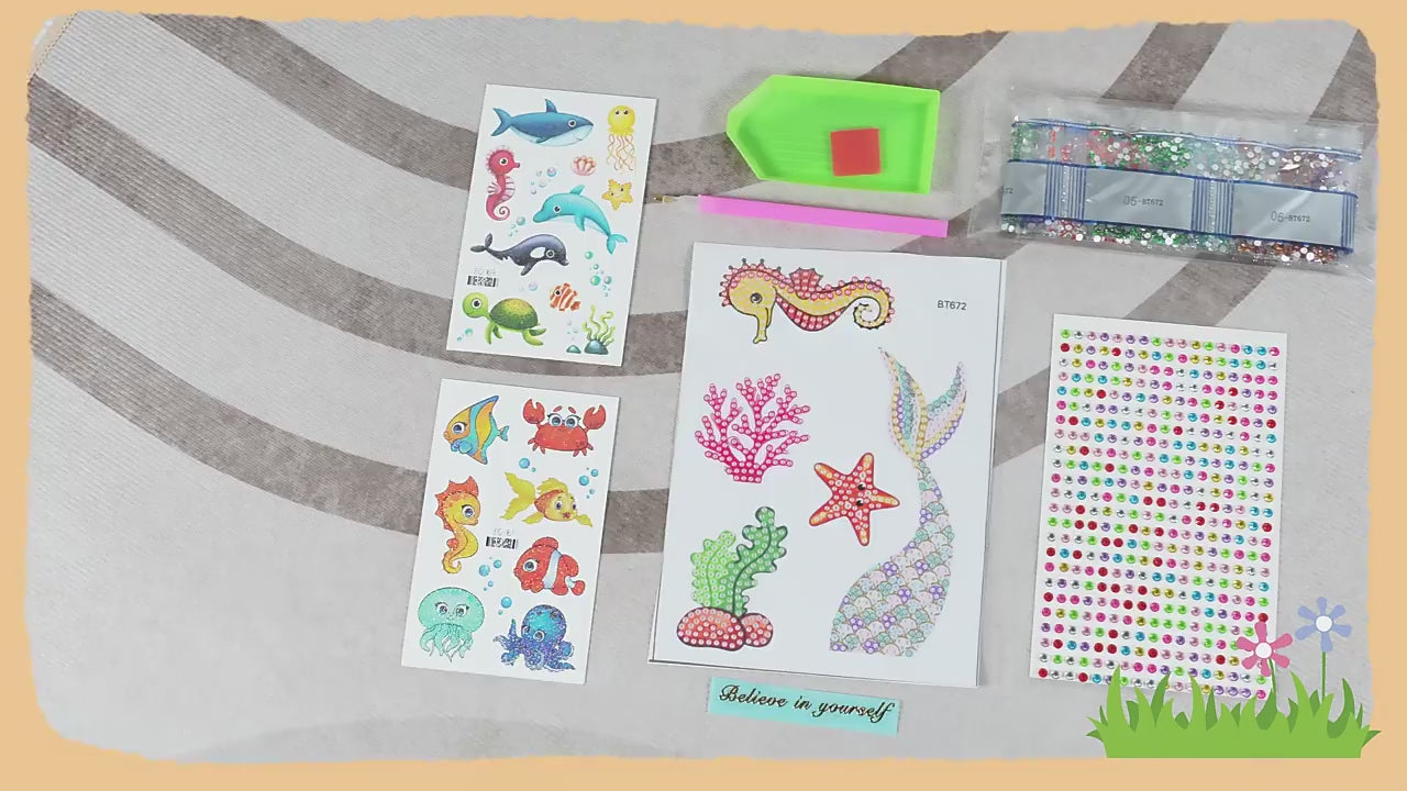 Încărcați videoclipul: Sticla Apa Copii Ludiro 600 Ml de Decorat cu Diamante si Stickere, Creativitate Zilnica