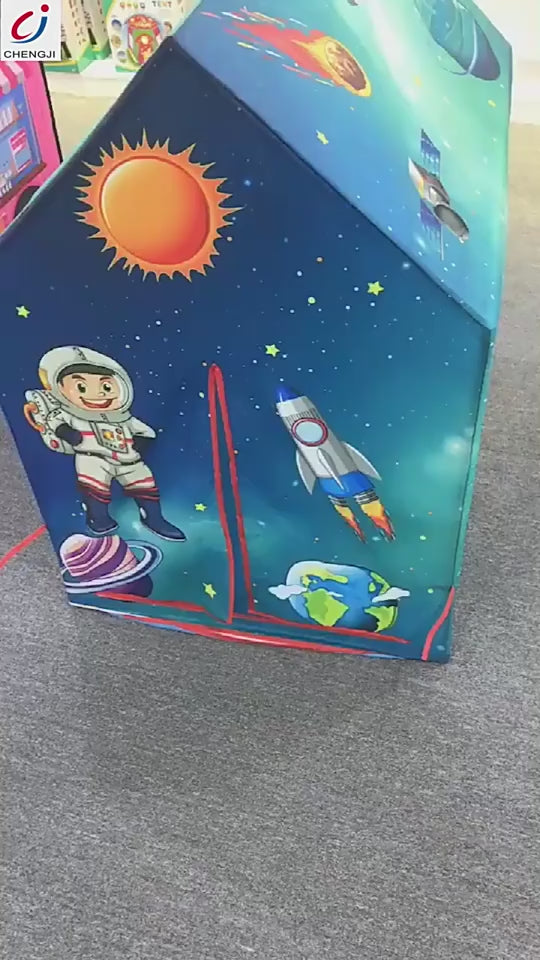 Încărcați videoclipul: Cort de Joaca pentru Copii cu Tematica Spatiala, Dimensiuni 103x93x69 Cm, Usor de Asamblat, Ideal pentru Aventurile Interstelare ale Copiilor, + 3 Ani