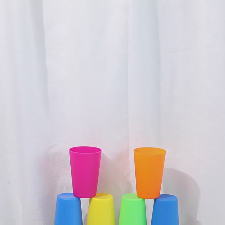 Încărcați videoclipul: Joc de Societate Speed Cups, Interactiv Educativ Montessori, 12 Cupe, Clopotel, Carti de Joc, + 3 Ani