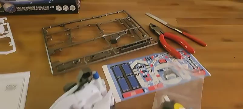 Încărcați videoclipul: Kit Construcție Robot Solar 6 în 1, Jucărie STEM Spațială, Set Educativ cu Alimentare Solară și Baterii, Copii 8-12 Ani
