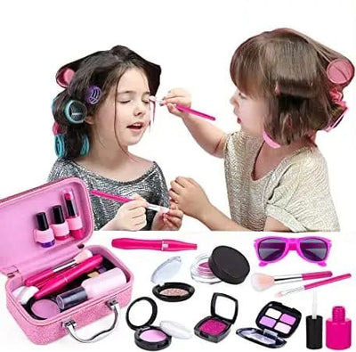 Colaj de prezentare a jocului de rol cu pensule și accesorii de machiaj de jucărie.