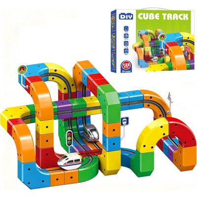 Circuit Trenuleț Electric 3D, Set Construcție Interactiv Cube Track, 123 Piese, Tren cu Acumulator USB și Lumini, Semne de Circulație, +3 Ani - LUDIRO