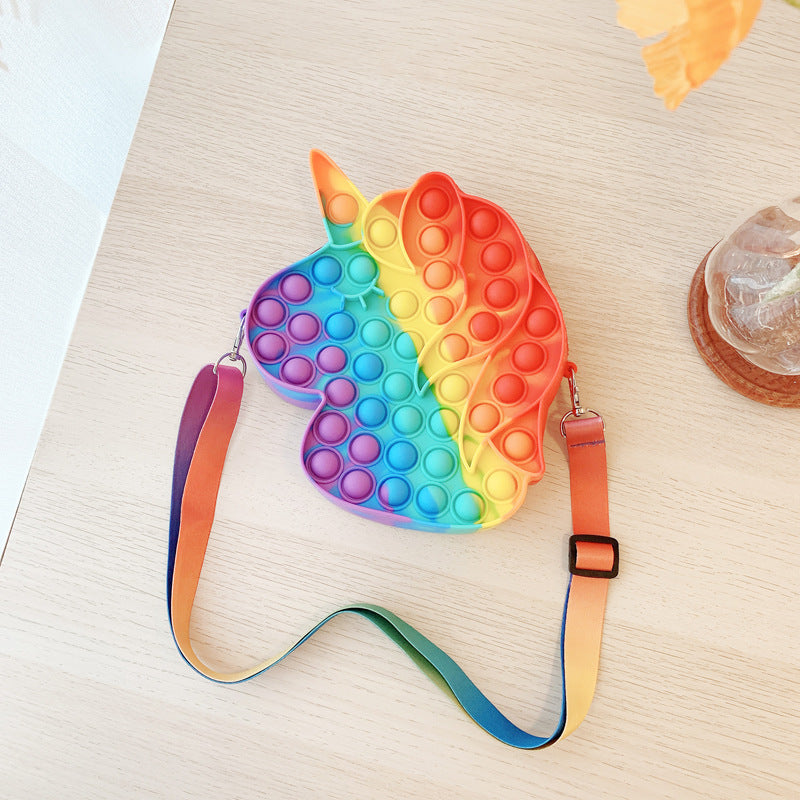 Jucarie Interactiva Antistres Tip Gentuta de Umar Pop IT NOW din Silicon, Cu Fermoar si Curea, Unicorn XXL, 23x19x5 cm, Multicolor - LUDIRO