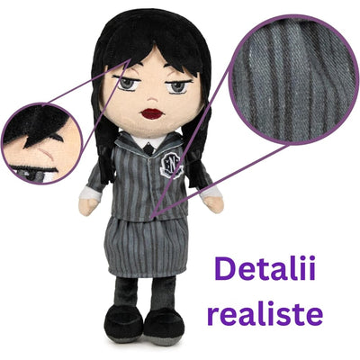 Jucărie de Pluș Wednesday Addams, Uniforma Nevermore Academy (27 cm), Păpușă de Colecție Premium cu Detalii Realiste, în Cutie Formă de Sicriu - Play by Play