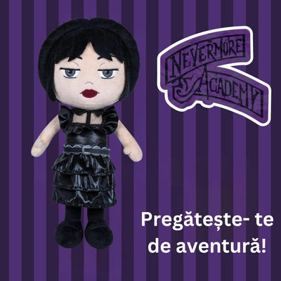 Jucărie de Pluș Wednesday Addams, Rochia Neagră de Bal (27 cm), Păpușă de Colecție Premium cu Detalii Realiste, în Cutie Formă de Sicriu - LUDIRO